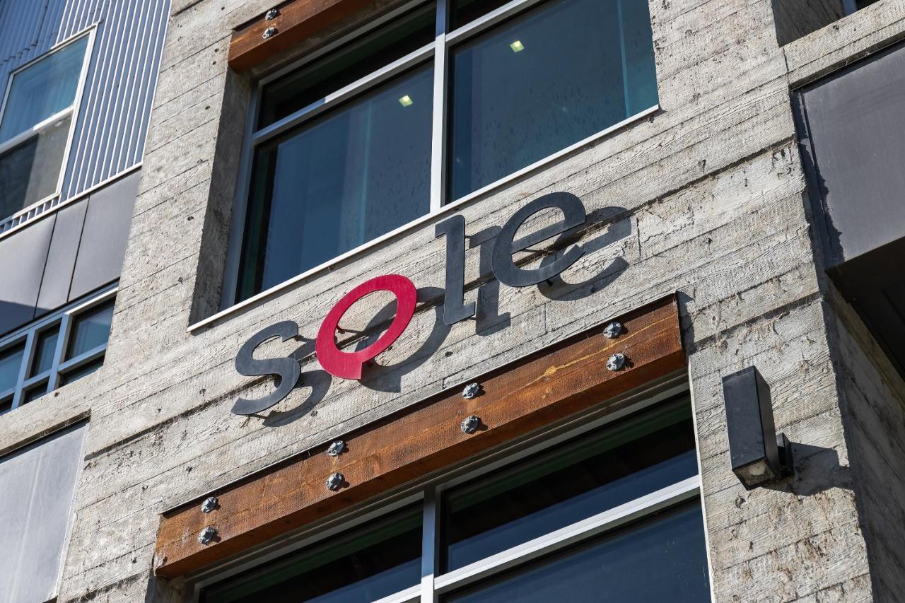 Corner Nest - Luxury Brand New Top Floor 2Bedroom Condo Kelowna Zewnętrze zdjęcie